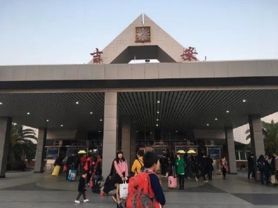 吉安火車站新增多臺(tái)檢票閘機(jī)，緩解假期通行高峰 哪家好？?jī)r(jià)格怎么樣？代理招商，生產(chǎn)廠家，價(jià)格，哪家好，多少錢，品牌，報(bào)價(jià)，廠家，哪個(gè)公司好 