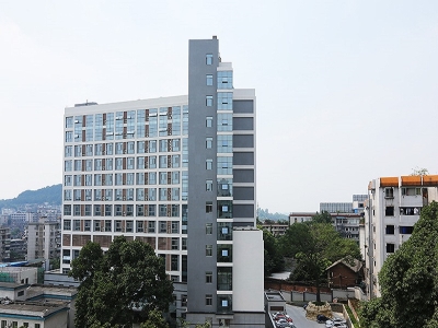 四川省,自貢市醫(yī)院健康碼,測溫,人臉識別,閘機(jī)自貢市第三人民醫(yī)院測溫閘機(jī),健康碼核驗(yàn),FS200C 哪家好？價(jià)格怎么樣？代理招商，生產(chǎn)廠家，價(jià)格，哪家好，多少錢，品牌，報(bào)價(jià)，廠家，哪個(gè)公司好 自貢市第三人民醫(yī)院始建于1950年，是一所集醫(yī)、教、研、防為一體，?？铺厣怀龅膱@林式國家三級甲等綜合性醫(yī)院。采用路可路美健康碼人臉測溫閘機(jī)為就診人員提供便捷就診通行服務(wù)。