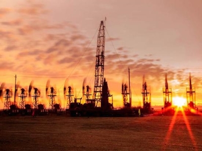 油田健康碼,測(cè)溫,人臉識(shí)別,閘機(jī)吉林油田測(cè)溫閘機(jī),健康碼核驗(yàn),FR440B 哪家好？?jī)r(jià)格怎么樣？代理招商，生產(chǎn)廠家，價(jià)格，哪家好，多少錢，品牌，報(bào)價(jià)，廠家，哪個(gè)公司好 吉林油田所使用的路可路美測(cè)溫通道閘機(jī)不僅具有對(duì)所有油田員工進(jìn)行人臉身份識(shí)別、體溫檢測(cè)、口罩佩戴檢測(cè)等常規(guī)功能，更重要的是該閘機(jī)裝置內(nèi)嵌了恒溫恒濕自動(dòng)調(diào)節(jié)系統(tǒng)，可為低溫環(huán)境下閘機(jī)的運(yùn)行提供“保暖”作用，可在極寒條件下正常使用，實(shí)現(xiàn)不間斷運(yùn)行，保障油田生產(chǎn)運(yùn)轉(zhuǎn)。