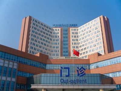 四川省,成都市,龍泉驛區(qū)醫(yī)院健康碼,測(cè)溫,人臉識(shí)別,閘機(jī)快訊：成都市龍泉驛區(qū)第二人民醫(yī)院?jiǎn)⒂媒】荡a測(cè)溫通道閘機(jī)進(jìn)行出入管控，實(shí)現(xiàn)就醫(yī)便捷通行 哪家好？?jī)r(jià)格怎么樣？代理招商，生產(chǎn)廠家，價(jià)格，哪家好，多少錢，品牌，報(bào)價(jià)，廠家，哪個(gè)公司好 