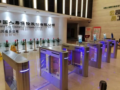 四川省,成都市金融保險健康碼,測溫,人臉識別,閘機%%健康碼%%人臉%%測溫中國人壽保險股份有限公司采用路可路美健康碼測溫通道閘機防疫測溫閘機,健康碼核驗,FS200A 哪家好？價格怎么樣？代理招商，生產(chǎn)廠家，價格，哪家好，多少錢，品牌，報價，廠家，哪個公司好 
